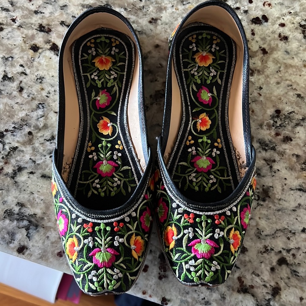 Hand made flat Indian shoes/ juties